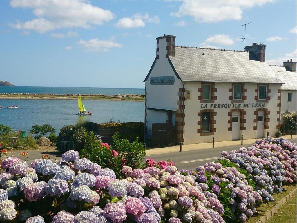 La maison du Lenn face à la mer Louannec Esterno foto